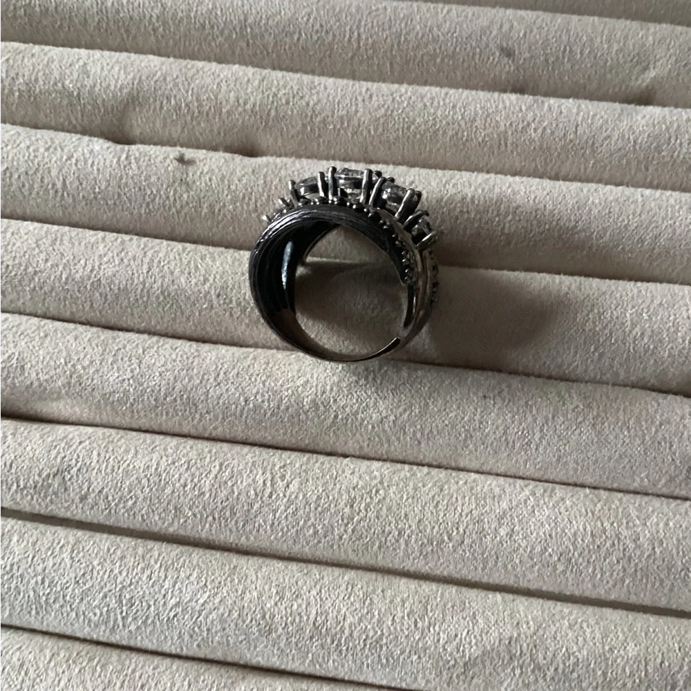 Elegant Silver and Black Simulated Diamond Ring - Picture 2 of 2